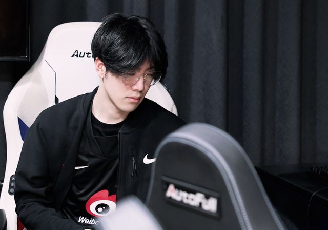 本文围绕他 本文围绕他